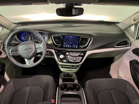 Used 2019 Chrysler Pacifica Touring Plus image 34