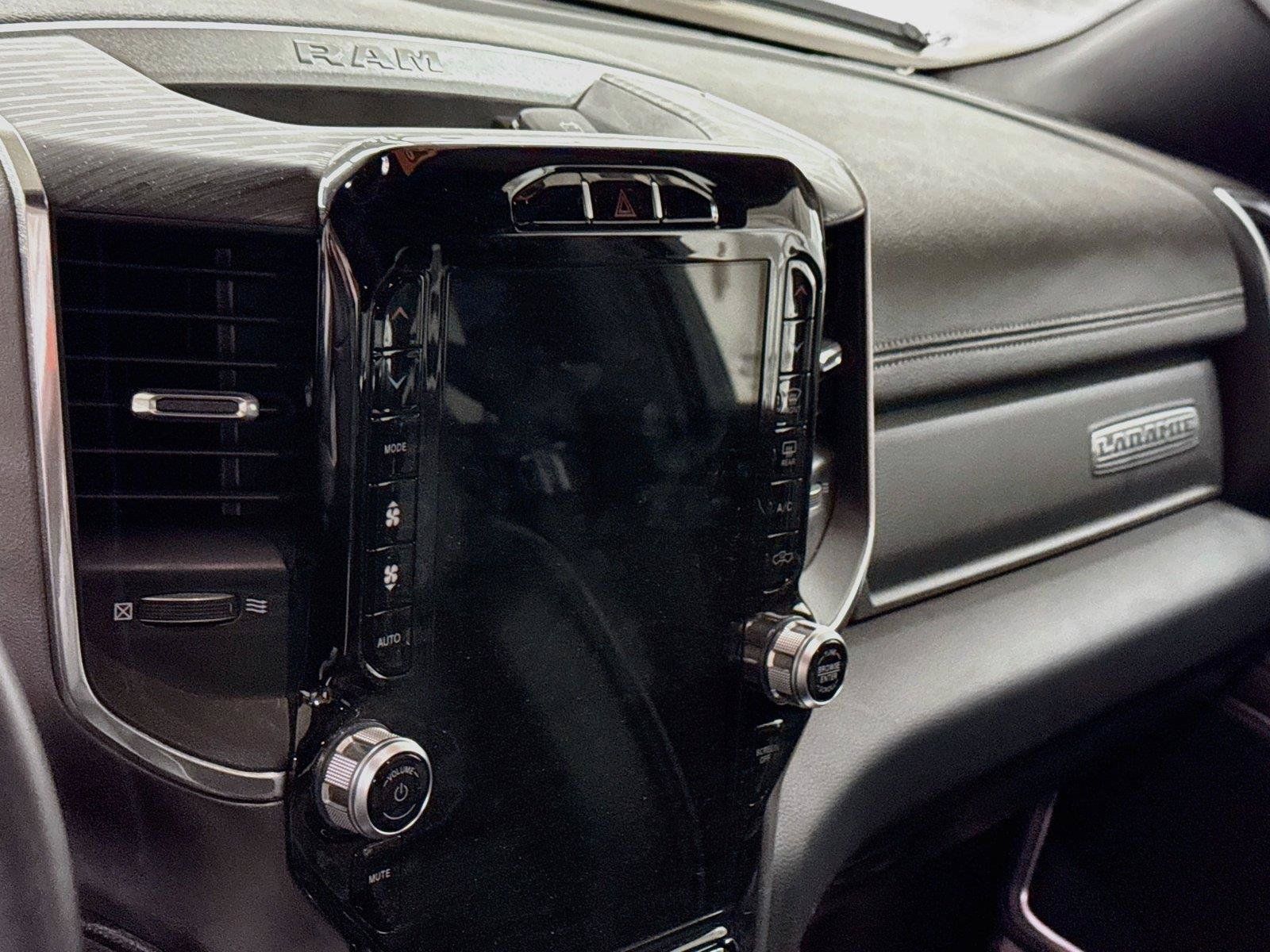 Used 2023 RAM 1500 Laramie AWD/4WD image 4