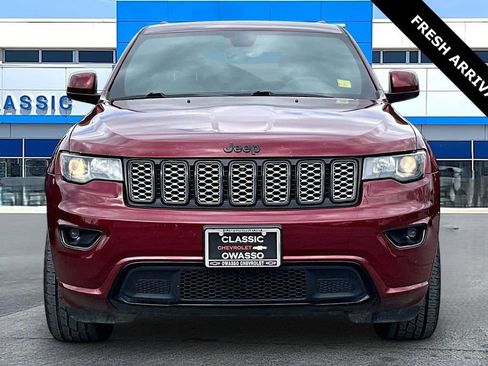 Used 2019 Jeep Grand Cherokee Altitude image 2