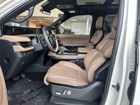 Certified 2025 Lincoln Navigator Black Label AWD/4WD image 18