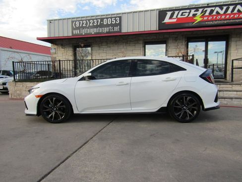 Used 2018 Honda Civic Sport image 2