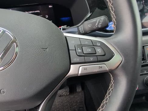 Certified 2022 Volkswagen Taos SE w/ Panoramic Sunroof Package image 21