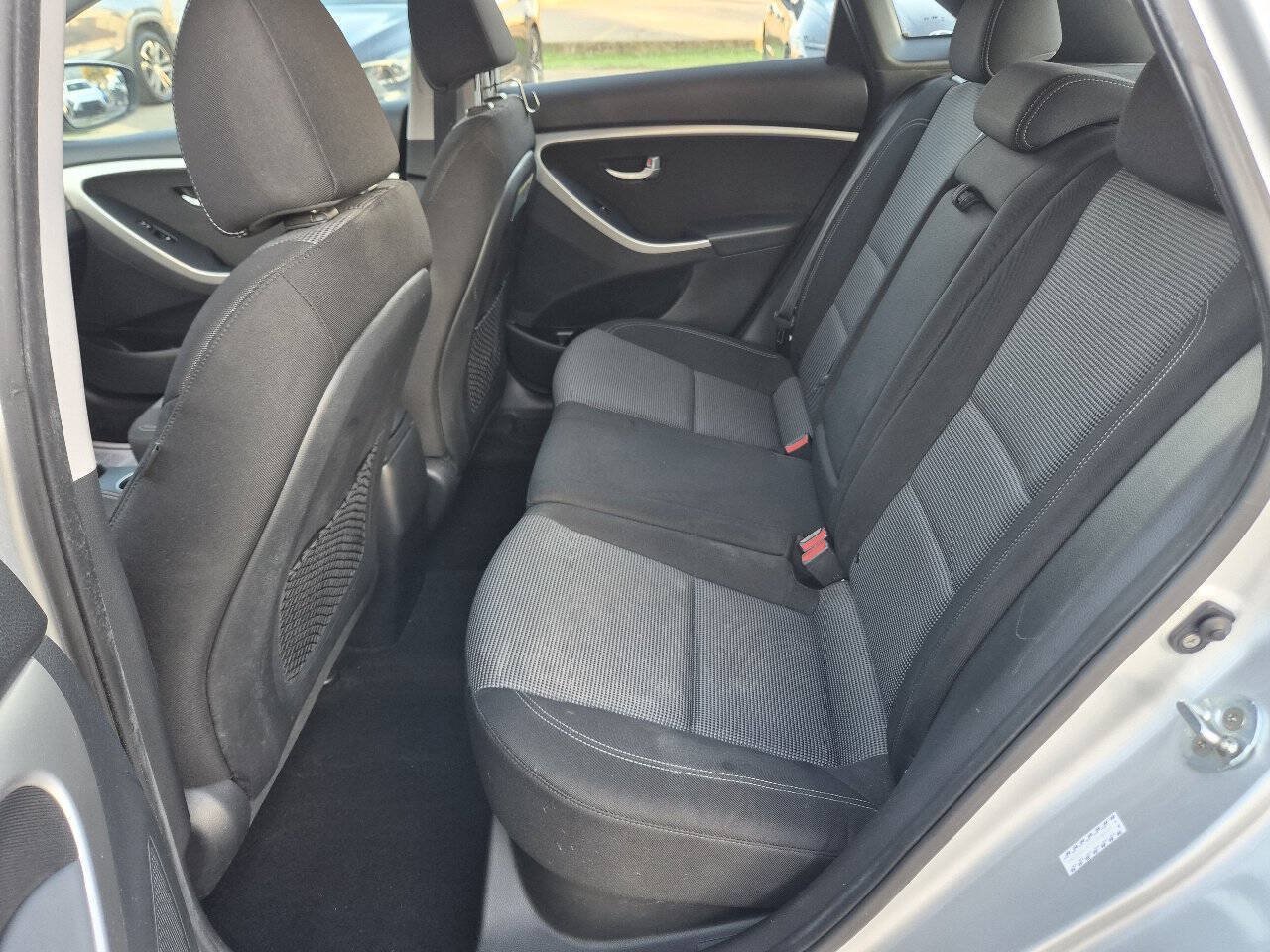 Used 2016 Hyundai Elantra GT w/ Option Group 02 FWD image 10