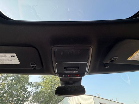 Used 2025 Buick Enclave Avenir AWD/4WD image 21