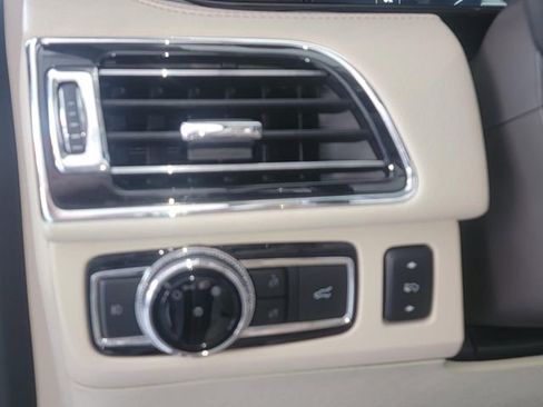 Used 2019 Lincoln Navigator Select w/ Technology Package RWD image 29
