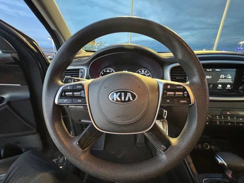 Used 2019 Kia Sorento FWD image 13
