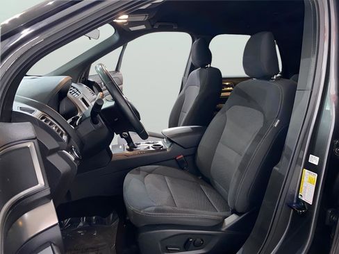 Used 2019 Ford Explorer XLT image 10