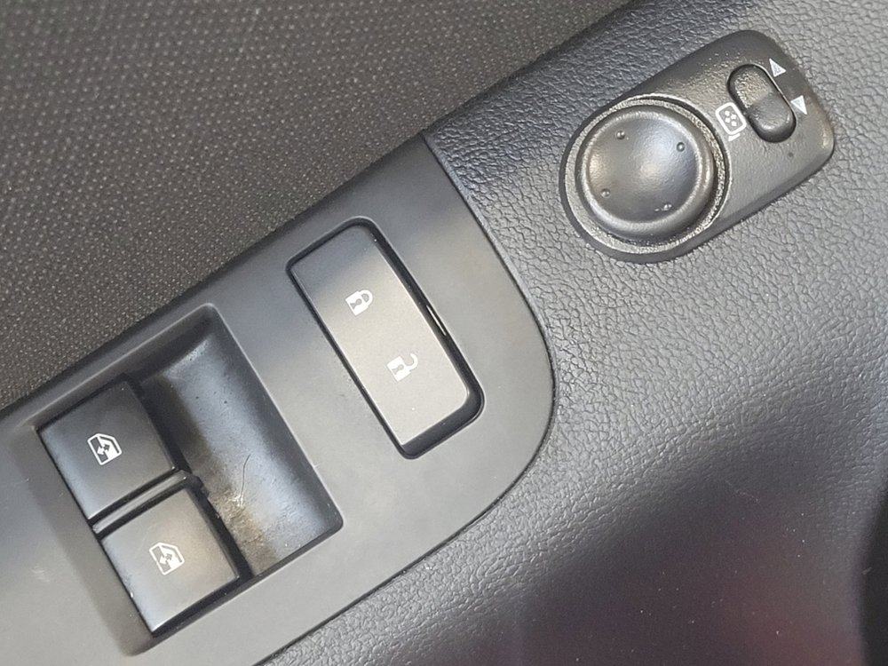 Used 2015 Chevrolet Camaro LT RWD image 27