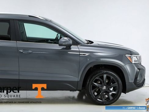 Used 2023 Volkswagen Taos SE w/ Panoramic Sunroof Package image 50