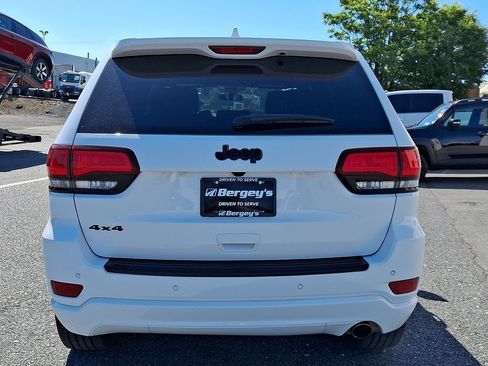 Used 2021 Jeep Grand Cherokee Laredo X AWD/4WD image 6