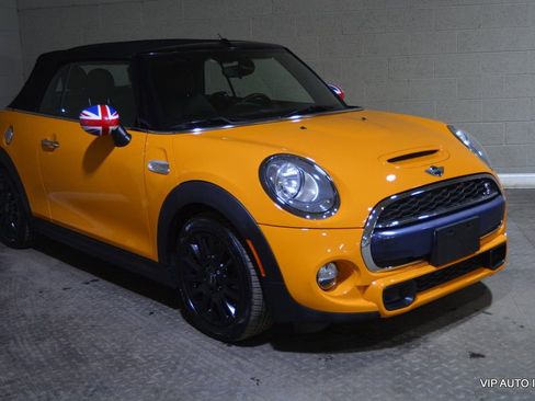 Used 2016 MINI Cooper S image 1