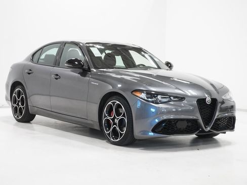 Used 2024 Alfa Romeo Giulia Veloce image 4