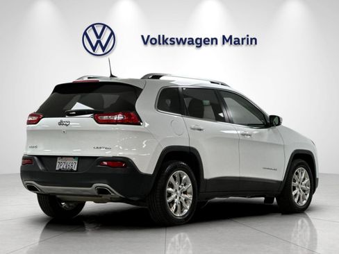 Used 2016 Jeep Cherokee Limited w/ Luxury Group AWD/4WD image 5