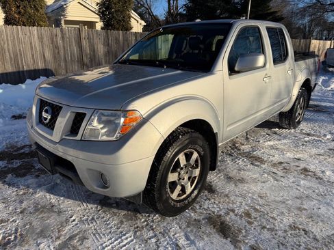 Used 2010 Nissan Frontier PRO-4X w/ Pro-4x Value Truck Pkg image 2