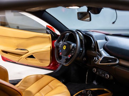 Used 2012 Ferrari 458 Italia Coupe RWD image 33
