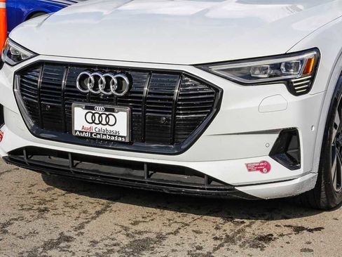 Used 2022 Audi e-tron Premium w/ Convenience Plus Package image 8