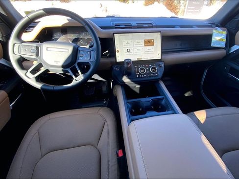 New 2026 Land Rover Defender 110 X-Dynamic SE image 5