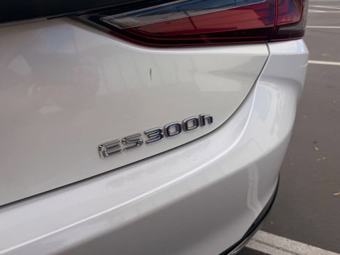 Used 2020 Lexus ES 300h FWD image 12