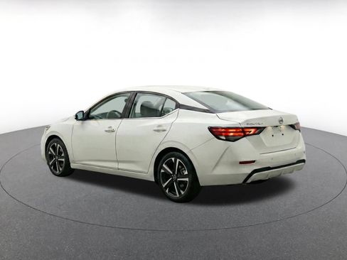 Used 2025 Nissan Sentra SV FWD image 10