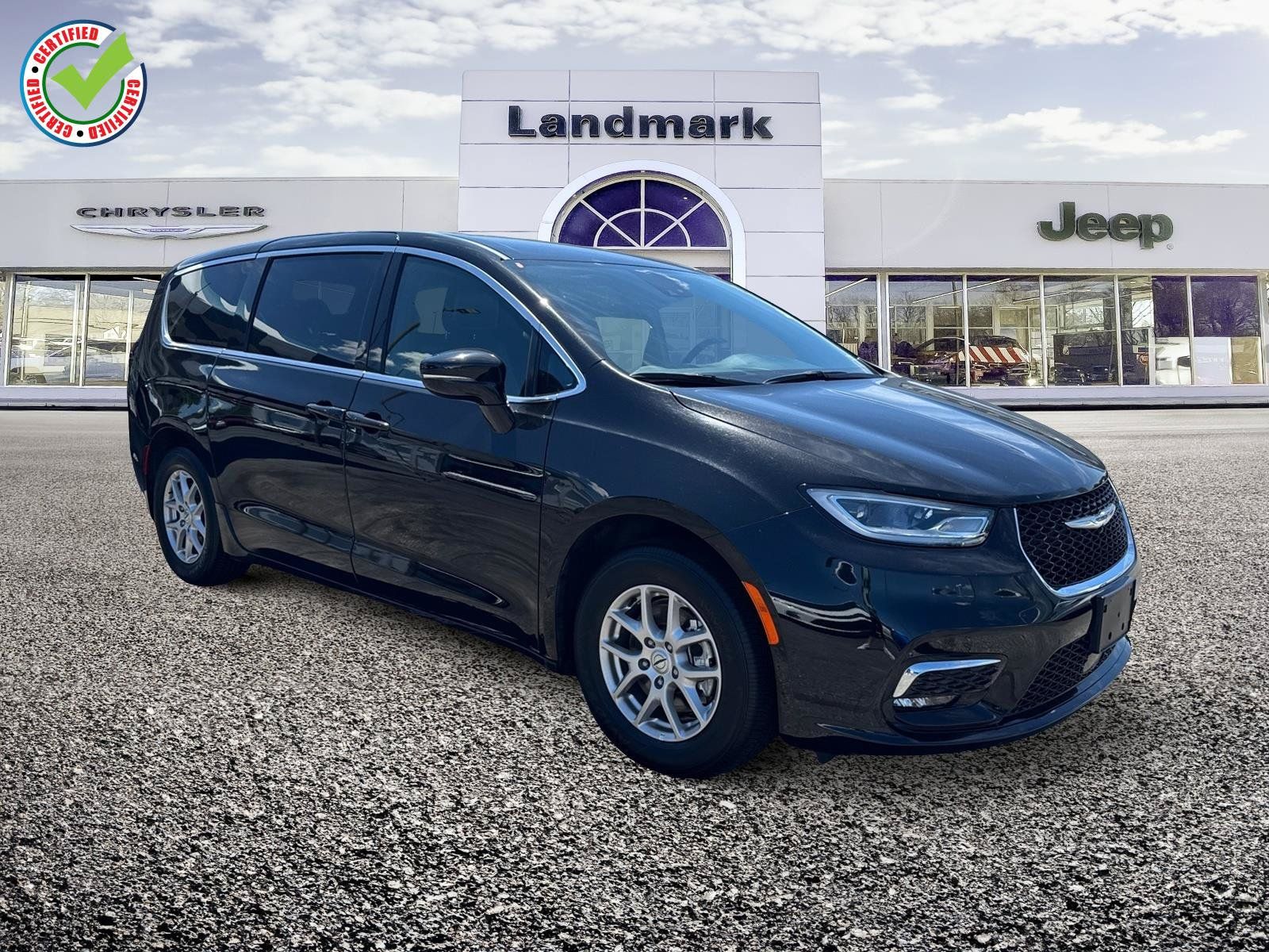 Used 2025 Chrysler Pacifica Select FWD image 1