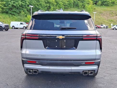 Used 2025 Chevrolet Traverse LT w/ LPO, Floor Liner Package AWD/4WD image 5