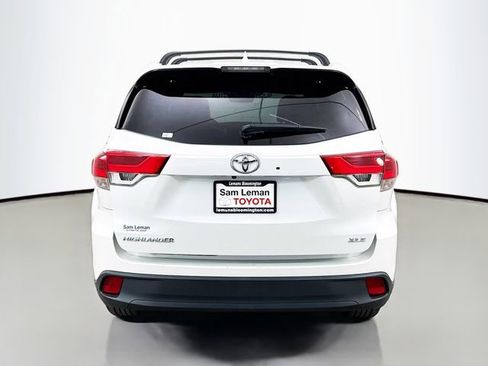 Used 2017 Toyota Highlander XLE FWD image 6