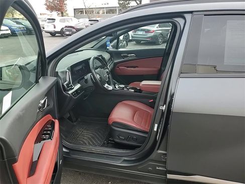 Certified 2025 Kia Sportage SX Prestige image 11