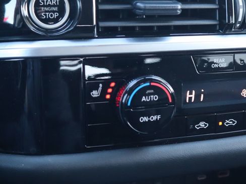 Used 2024 Nissan Pathfinder SL image 18