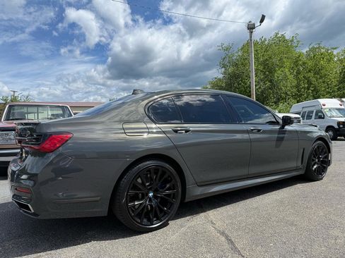 Used 2022 BMW 750i xDrive w/ M Sport Package AWD/4WD image 16