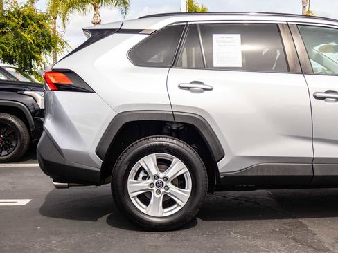 Used 2019 Toyota RAV4 XLE w/ Convenience Package FWD image 5