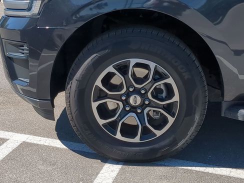 Used 2022 Ford Expedition XLT image 9