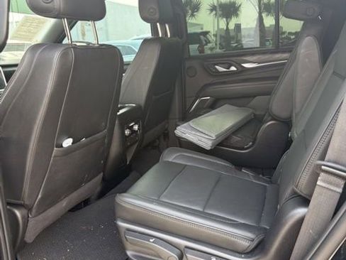 Used 2022 GMC Yukon Denali w/ Denali Premium Package RWD image 4