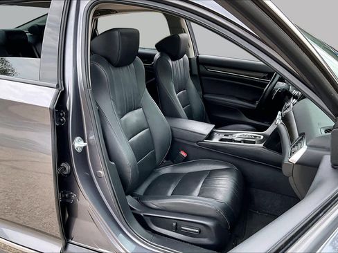 Used 2022 Honda Accord Touring image 9