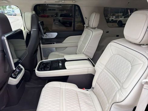 Used 2020 Lincoln Navigator Black Label w/ Cargo Convenience Package AWD/4WD image 17