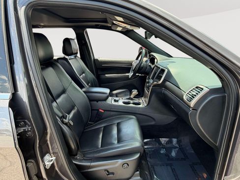 Used 2017 Jeep Grand Cherokee Limited AWD/4WD image 28