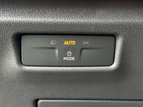 New 2026 Volkswagen Tiguan SE R-Line FWD image 17