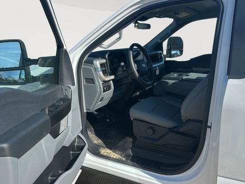 New 2026 Ford F250 XL w/ F-250 >10K GVWR Package image 16