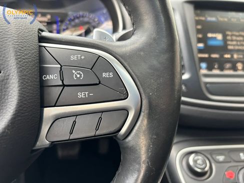 Used 2017 Chrysler 200 Limited Platinum w/ Comfort & Convenience Group image 23