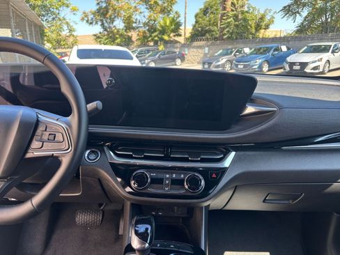 Used 2025 Buick Envista Sport Touring image 18