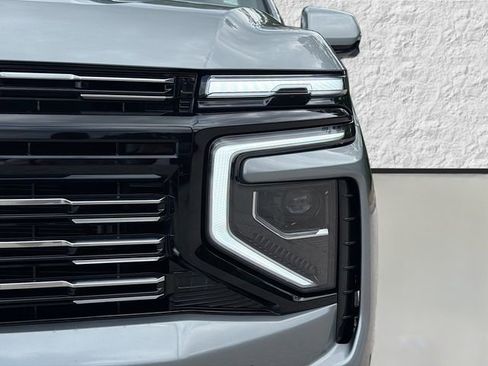 Used 2025 Chevrolet Tahoe High Country AWD/4WD image 9