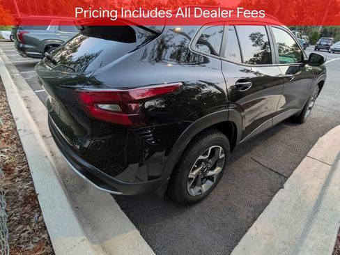 Used 2024 Chevrolet Trax LT w/ Driver Confidence Package FWD image 6