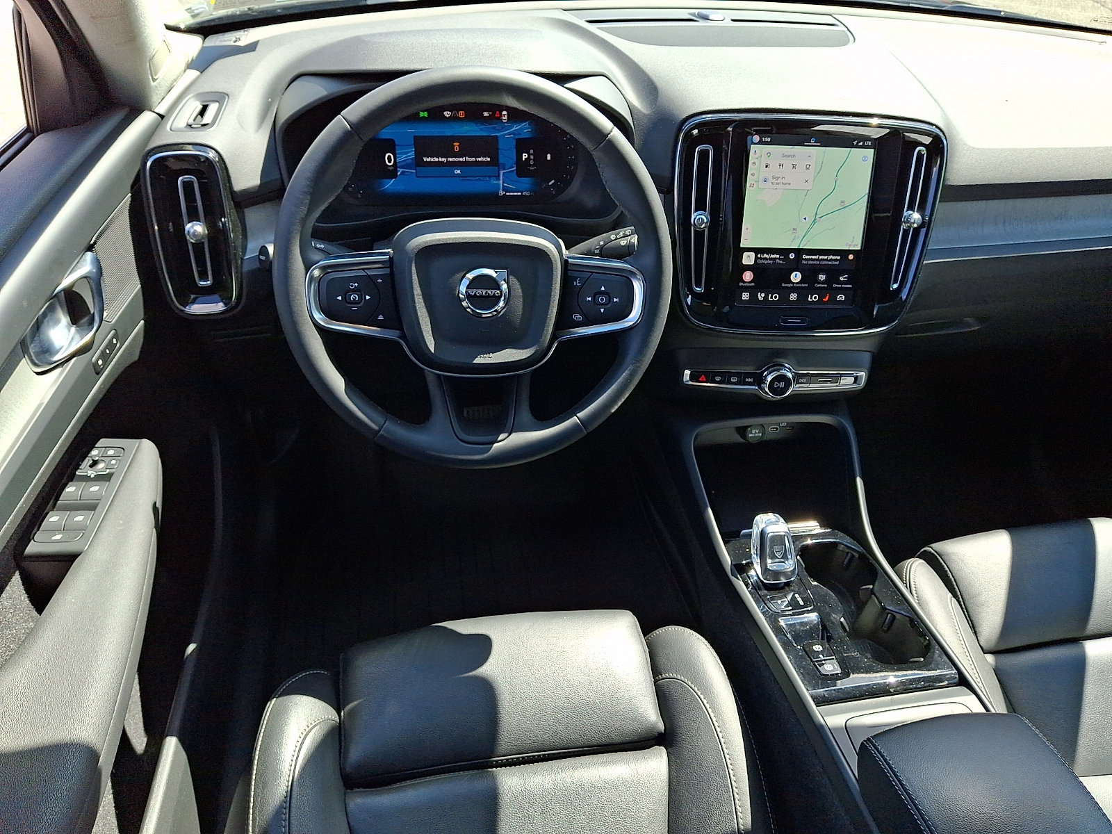 Used 2024 Volvo XC40 B5 Plus w/ Protection Package Premier AWD/4WD image 12