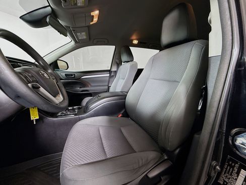 Used 2018 Toyota Highlander LE image 11