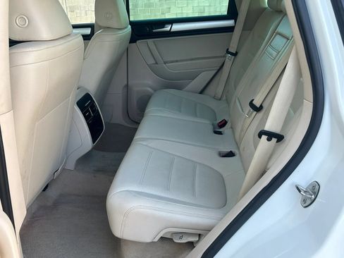 Used 2012 Volkswagen Touareg TDI AWD/4WD image 13