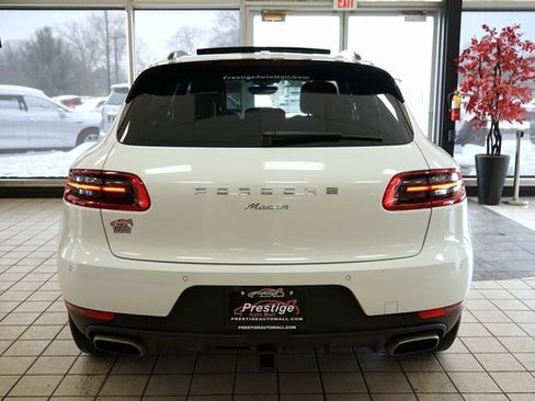 Used 2018 Porsche Macan image 16