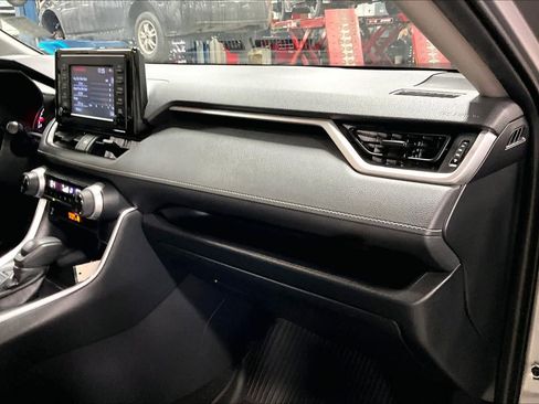 Used 2019 Toyota RAV4 XLE image 17