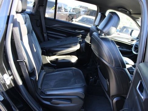 Used 2023 Jeep Grand Cherokee L Laredo image 29