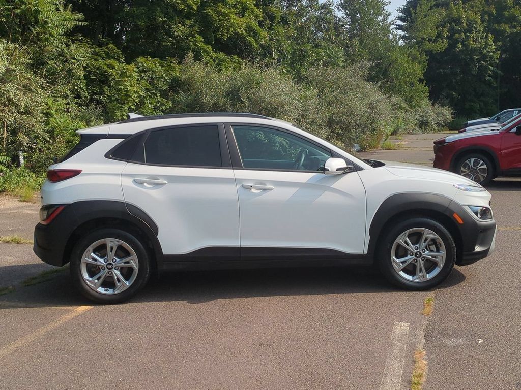 Used 2023 Hyundai Kona SEL AWD/4WD image 3