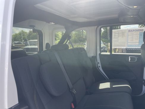 Certified 2025 Jeep Wrangler Unlimited Sahara AWD/4WD image 20
