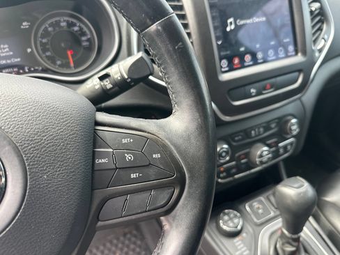 Used 2019 Jeep Cherokee Trailhawk w/ Cold Weather Group AWD/4WD image 30